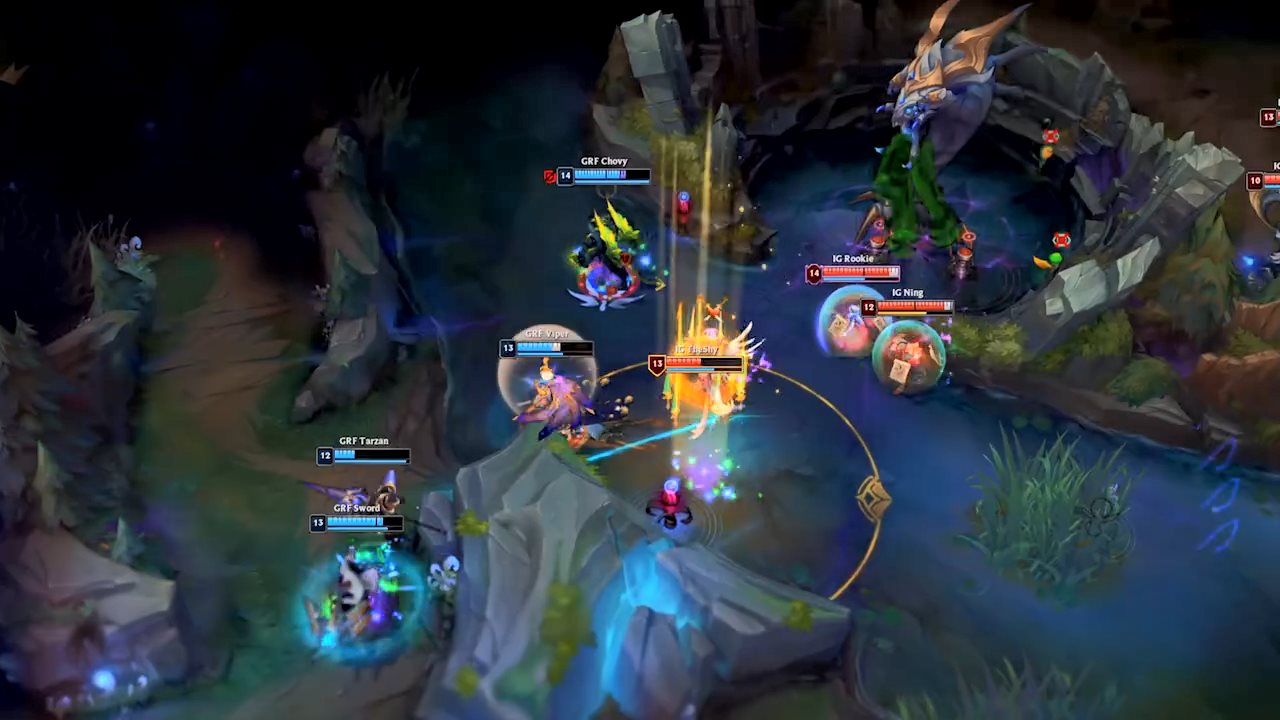 粉丝应援震撼巴黎，BLG队徽投影至凯旋门